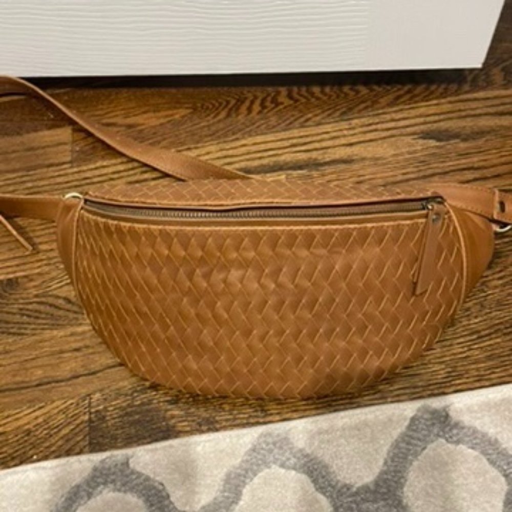 Mandrn Tan Woven Fanny Pack